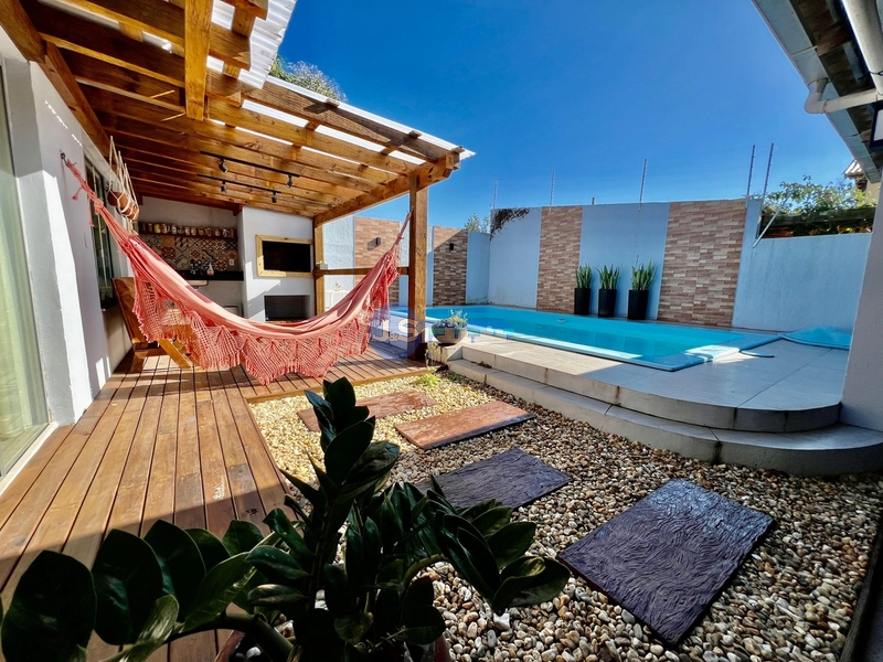 EXELENTE CASA DE PRAIA COM PISCINA: 1ª foto da galeria de imagens do imóvel