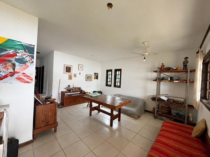 CASA LINEAR COM 3 QUARTOS SENDO 1 SUITE NO RECANTO DE ITAIPUAÇU POR R$480.000,00 - 120m2 A.C - 360m2 A.T: 3ª foto da galeria de imagens do imóvel