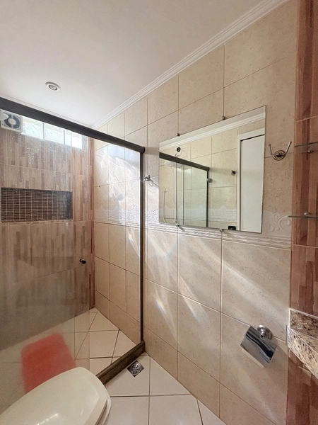 CASA COM 5 QUARTOS SENDO 2 SUÍTES EM SERRA GRANDE POR R$880.000,00 - 240m2 A.T: 7ª foto da galeria de imagens do imóvel