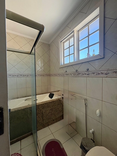 CASA COM 5 QUARTOS SENDO 2 SUÍTES EM SERRA GRANDE POR R$880.000,00 - 240m2 A.T: 12ª foto da galeria de imagens do imóvel