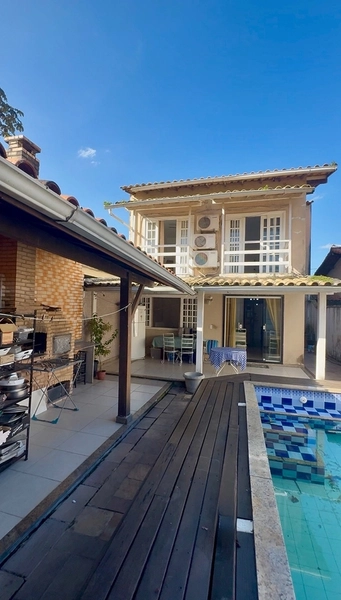 CASA COM 5 QUARTOS SENDO 2 SUÍTES EM SERRA GRANDE POR R$880.000,00 - 240m2 A.T: 1ª foto da galeria de imagens do imóvel
