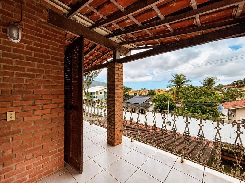 CASA LINEAR COM SOBRADO.: 7ª foto da galeria de imagens do imóvel