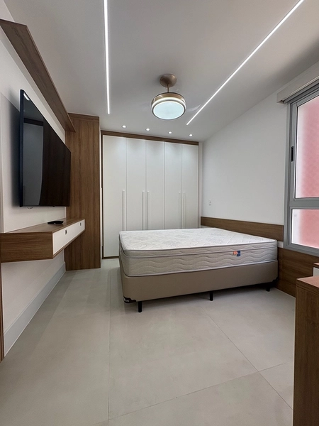 APARTAMENTO COM 2 QUARTOS SENDO 1 SUÍTE EM ICARAI - MOBILIADO E COM VAGA DE GARAGEM : 3ª foto da galeria de imagens do imóvel