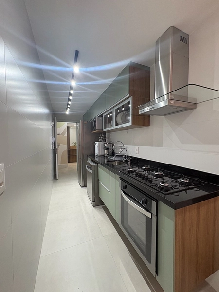 APARTAMENTO COM 2 QUARTOS SENDO 1 SUÍTE EM ICARAI - MOBILIADO E COM VAGA DE GARAGEM : 2ª foto da galeria de imagens do imóvel