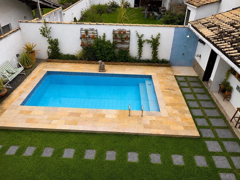 CASA DUPLEX COM 4 QUARTOS SENDO 1 SUÍTE EM ITAIPU POR R$890.000,00 - A.C 180m2 , A.T 360m2: 18ª foto da galeria de imagens do imóvel