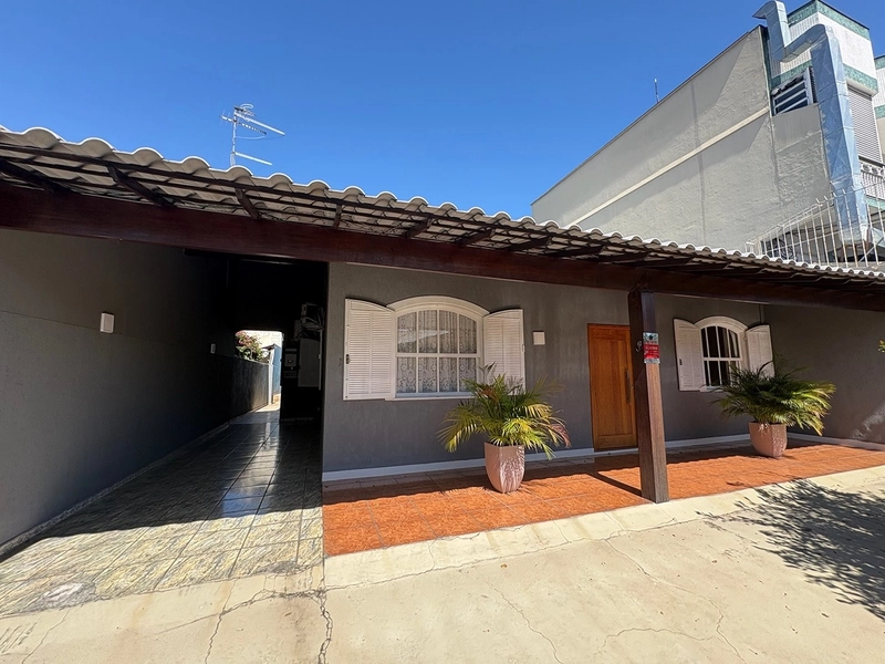 CASA LINEAR COM 3 QUARTOS SENDO 1 SUITE EM PIRATININGA: 1ª foto da galeria de imagens do imóvel