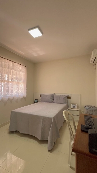 CASA LINEAR COM 3 QUARTOS SENDO 1 SUITE EM PIRATININGA: 4ª foto da galeria de imagens do imóvel