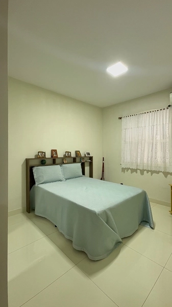 CASA LINEAR COM 3 QUARTOS SENDO 1 SUITE EM PIRATININGA: 8ª foto da galeria de imagens do imóvel