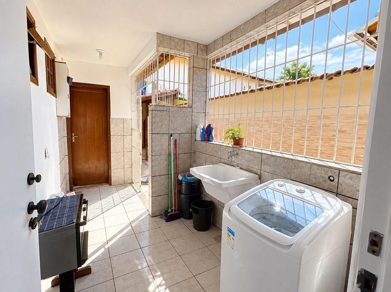 CASA LINEAR COM 3 QUARTOS SENDO 2 SUÍTES NO MARAVISTA - ITAIPU POR R$950.000,00 - 250m2: 12ª foto da galeria de imagens do imóvel