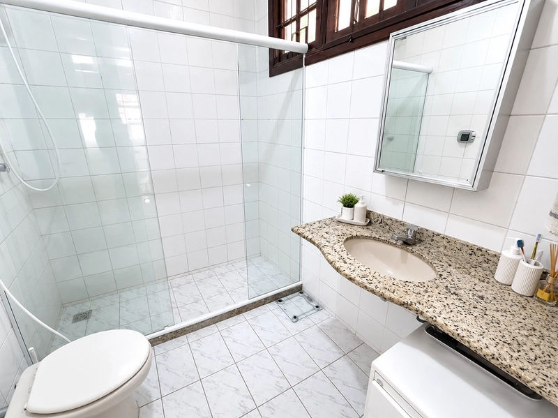 CASA LINEAR COM 3 QUARTOS SENDO 2 SUÍTES NO MARAVISTA - ITAIPU POR R$950.000,00 - 250m2: 13ª foto da galeria de imagens do imóvel