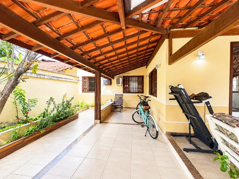 CASA LINEAR COM 3 QUARTOS SENDO 2 SUÍTES NO MARAVISTA - ITAIPU POR R$950.000,00 - 250m2: 18ª foto da galeria de imagens do imóvel