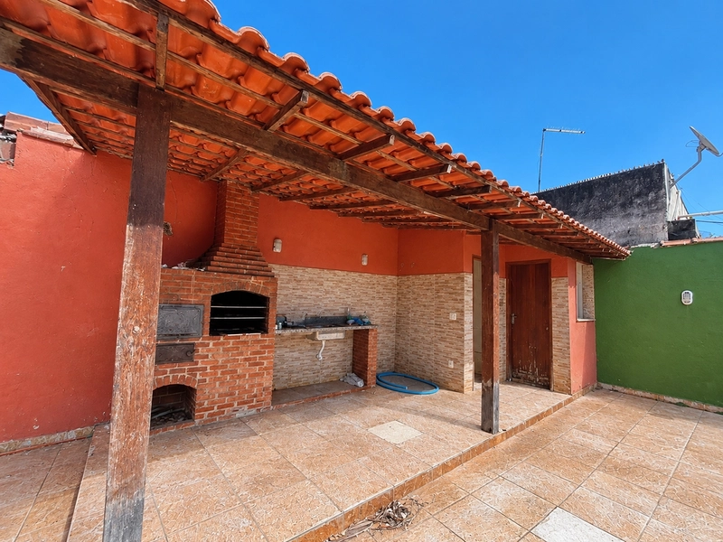CASA DUPLEX COM 3 QUARTOS SENDO 1 SUITE EM ITAIPU POR R$670.000,00 - A.T 360m2 ; A.C 251m2: 4ª foto da galeria de imagens do imóvel