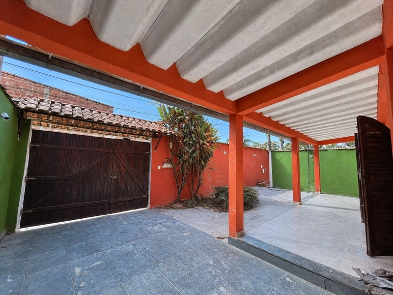CASA DUPLEX COM 3 QUARTOS SENDO 1 SUITE EM ITAIPU POR R$670.000,00 - A.T 360m2 ; A.C 251m2: 2ª foto da galeria de imagens do imóvel