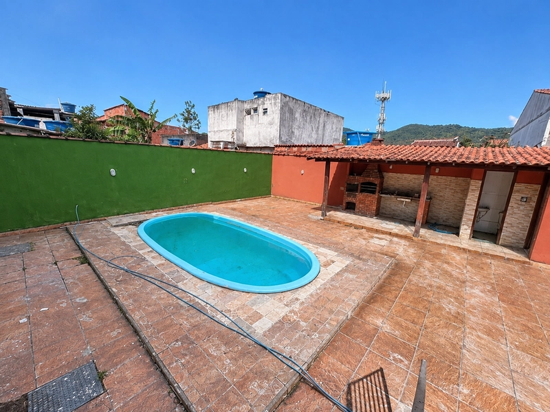 CASA DUPLEX COM 3 QUARTOS SENDO 1 SUITE EM ITAIPU POR R$670.000,00 - A.T 360m2 ; A.C 251m2: 3ª foto da galeria de imagens do imóvel