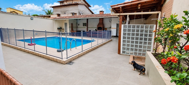 CASA LINEAR COM 3 QUARTOS SENDO 1 SUITE EM ITAIPU POR R$790.000,00 - A.T 360m2 ; A.C 132m2: 3ª foto da galeria de imagens do imóvel