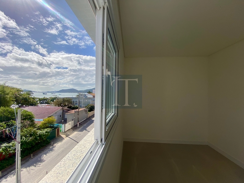 Apartamento à venda na Cachoeira Bom Jesus  – 2 quartos com vista mar, a 50 m da praia: 11ª foto da galeria de imagens do imóvel