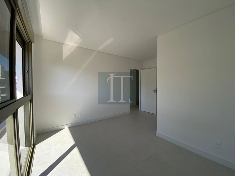 Apto com 2 suítes à venda em Jurerê : 12ª foto da galeria de imagens do imóvel