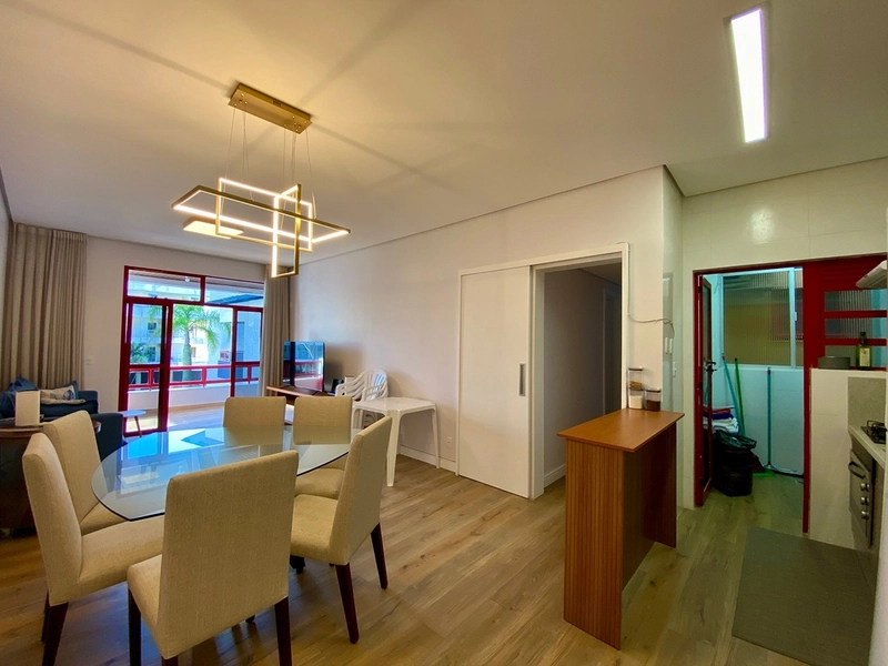Apartamento à Venda na Praia Brava – 2 Suítes, 77m², a 50m do Mar: 3ª foto da galeria de imagens do imóvel