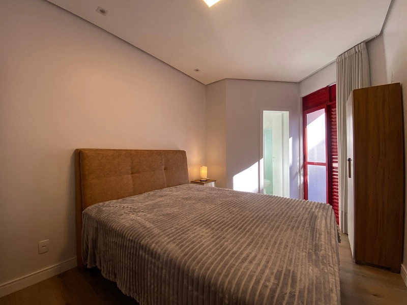 Apartamento à Venda na Praia Brava – 2 Suítes, 77m², a 50m do Mar: 11ª foto da galeria de imagens do imóvel