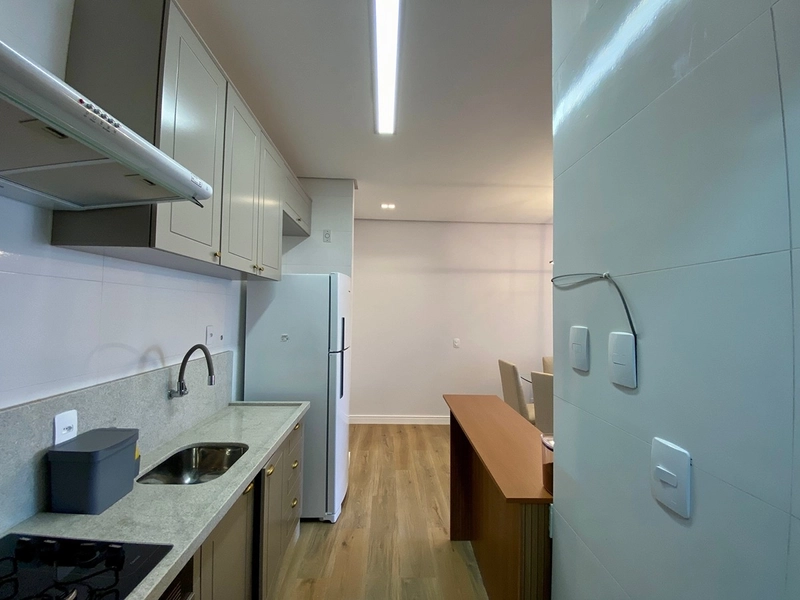 Apartamento à Venda na Praia Brava – 2 Suítes, 77m², a 50m do Mar: 7ª foto da galeria de imagens do imóvel