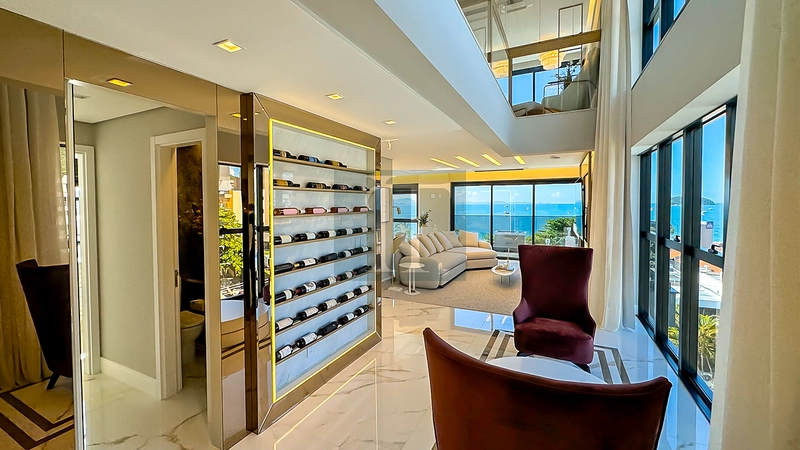 Apto com 4 suítes  com vista mar à venda em Jurerê : 4ª foto da galeria de imagens do imóvel