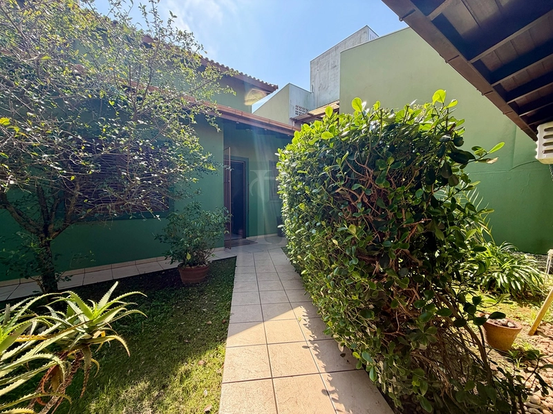 Casa com 4 dormitórios mobiliado  a 3 quadras do mar à venda em Canasvieiras - Florianópolis : 3ª foto da galeria de imagens do imóvel