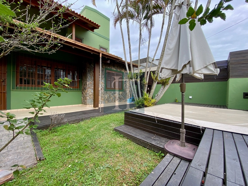 Casa 4 Dormitórios com Edícula em Canasvieiras, Florianópolis 180 m² construídos · 500 m do mar · Mobilada: 2ª foto da galeria de imagens do imóvel