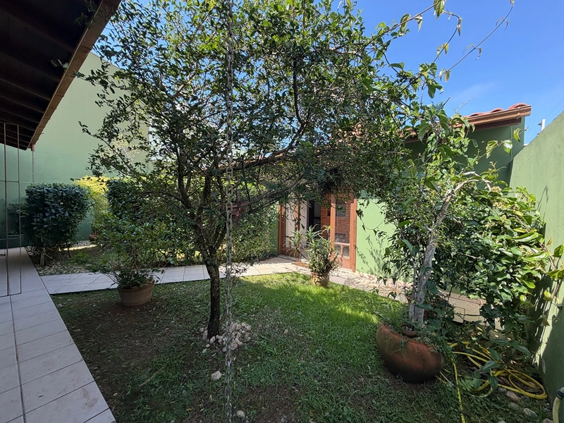 Casa com 4 dormitórios mobiliado  a 3 quadras do mar à venda em Canasvieiras - Florianópolis : 2ª foto da galeria de imagens do imóvel
