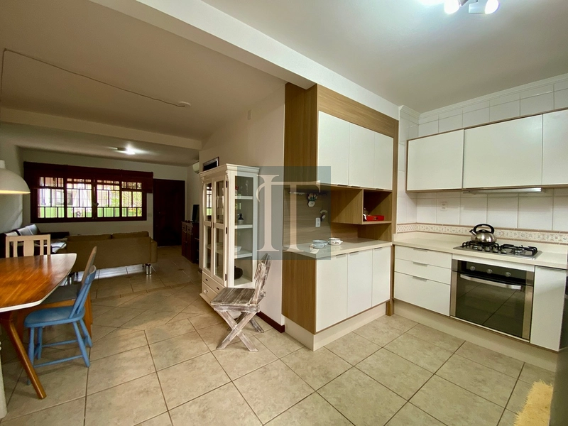 Casa 4 Dormitórios com Edícula em Canasvieiras, Florianópolis 180 m² construídos · 500 m do mar · Mobilada: 11ª foto da galeria de imagens do imóvel