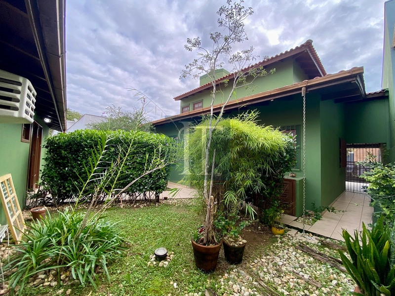 Casa 4 Dormitórios com Edícula em Canasvieiras, Florianópolis 180 m² construídos · 500 m do mar · Mobilada: 3ª foto da galeria de imagens do imóvel