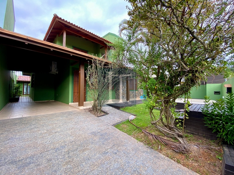 Casa 4 Dormitórios com Edícula em Canasvieiras, Florianópolis 180 m² construídos · 500 m do mar · Mobilada: 1ª foto da galeria de imagens do imóvel