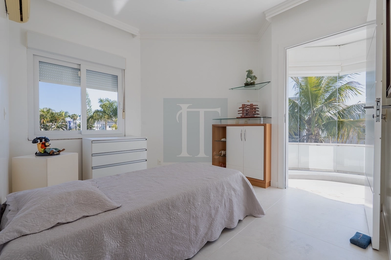 Casa com 4 suítes , 6 vagas , com 834 m² de área total à venda em Jurerê - Florianópolis : 31ª foto da galeria de imagens do imóvel