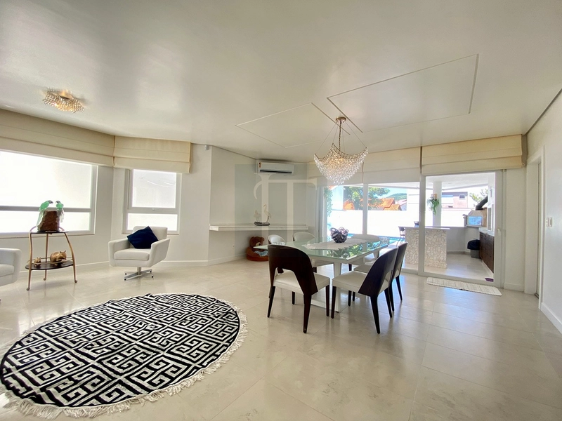 Casa com 4 suítes , 6 vagas , com 834 m² de área total à venda em Jurerê - Florianópolis : 10ª foto da galeria de imagens do imóvel