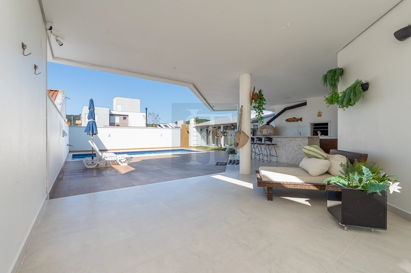 Casa com 4 suítes , 6 vagas , com 834 m² de área total à venda em Jurerê - Florianópolis : 38ª foto da galeria de imagens do imóvel