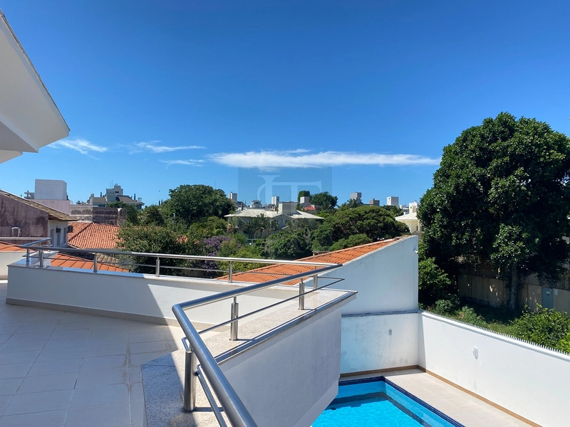 Casa com 4 suítes , 6 vagas , com 834 m² de área total à venda em Jurerê - Florianópolis : 5ª foto da galeria de imagens do imóvel
