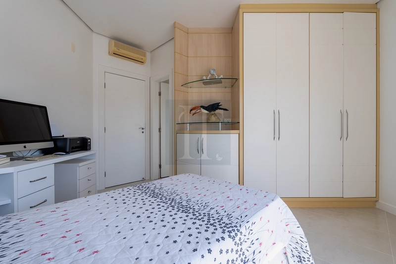 Casa com 4 suítes , 6 vagas , com 834 m² de área total à venda em Jurerê - Florianópolis : 30ª foto da galeria de imagens do imóvel