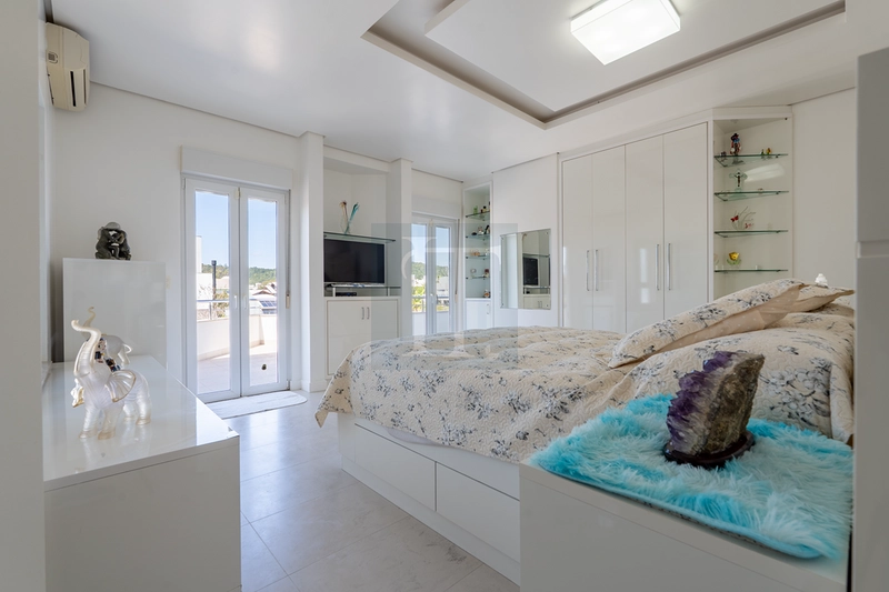 Casa com 4 suítes , 6 vagas , com 834 m² de área total à venda em Jurerê - Florianópolis : 32ª foto da galeria de imagens do imóvel