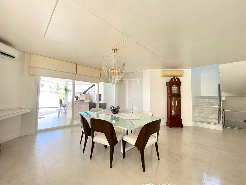 Casa com 4 suítes , 6 vagas , com 834 m² de área total à venda em Jurerê - Florianópolis : 15ª foto da galeria de imagens do imóvel