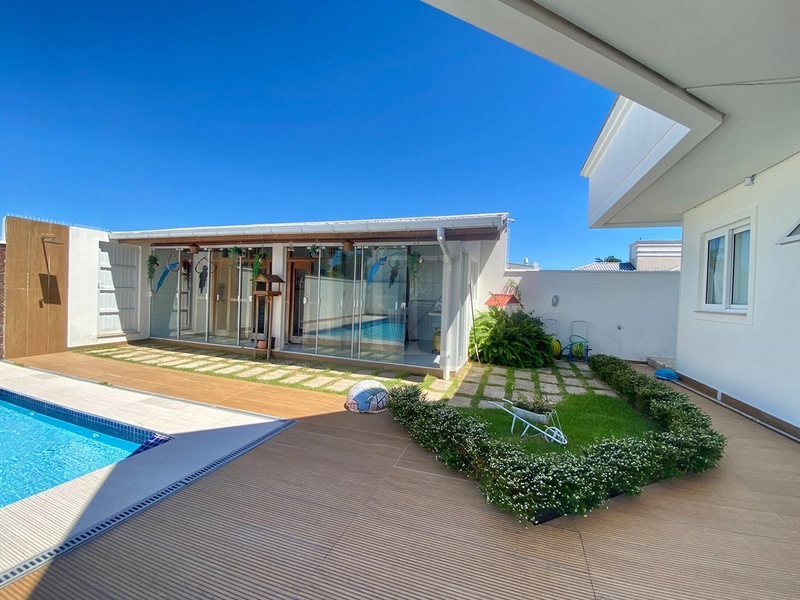 Casa com 4 suítes , 6 vagas , com 834 m² de área total à venda em Jurerê - Florianópolis : 18ª foto da galeria de imagens do imóvel