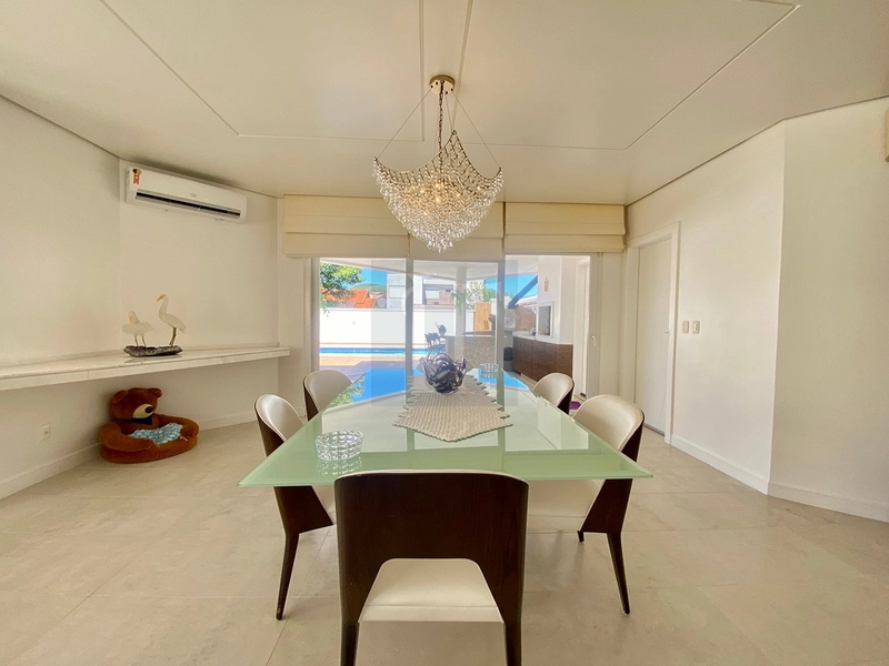 Casa com 4 suítes , 6 vagas , com 834 m² de área total à venda em Jurerê - Florianópolis : 16ª foto da galeria de imagens do imóvel