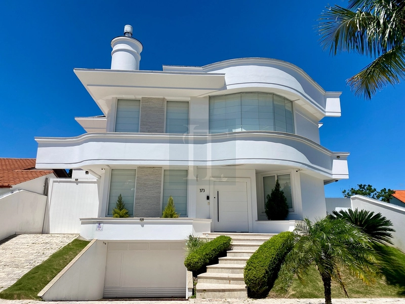 Casa com 4 suítes , 6 vagas , com 834 m² de área total à venda em Jurerê - Florianópolis : 2ª foto da galeria de imagens do imóvel