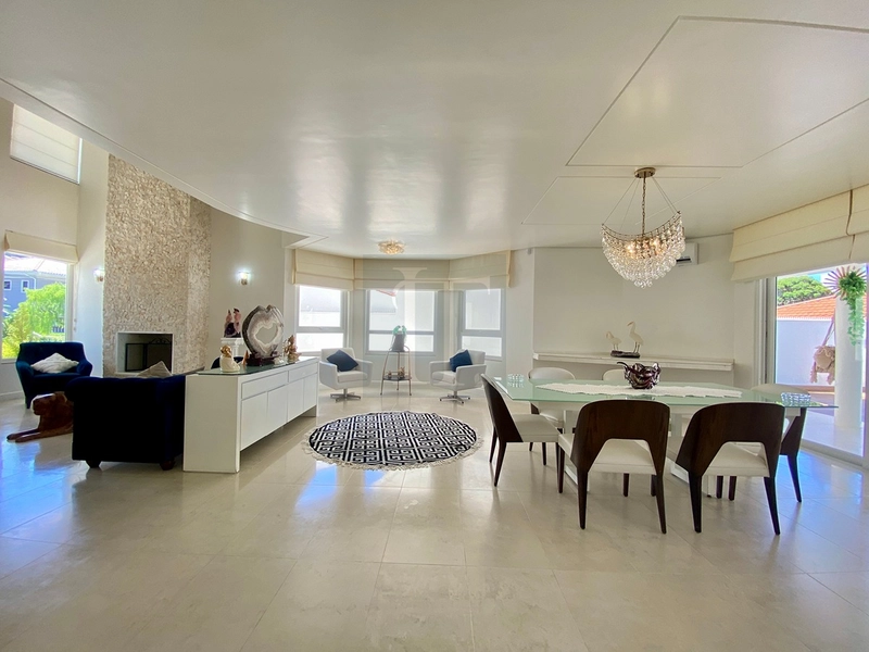 Casa com 4 suítes , 6 vagas , com 834 m² de área total à venda em Jurerê - Florianópolis : 9ª foto da galeria de imagens do imóvel