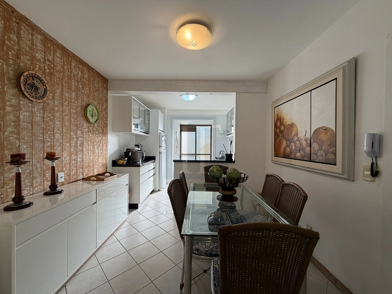 Apartamento com 3 quarto mobiliado a uma quadra do mar na Praia Brava, em Florianópolis: 4ª foto da galeria de imagens do imóvel