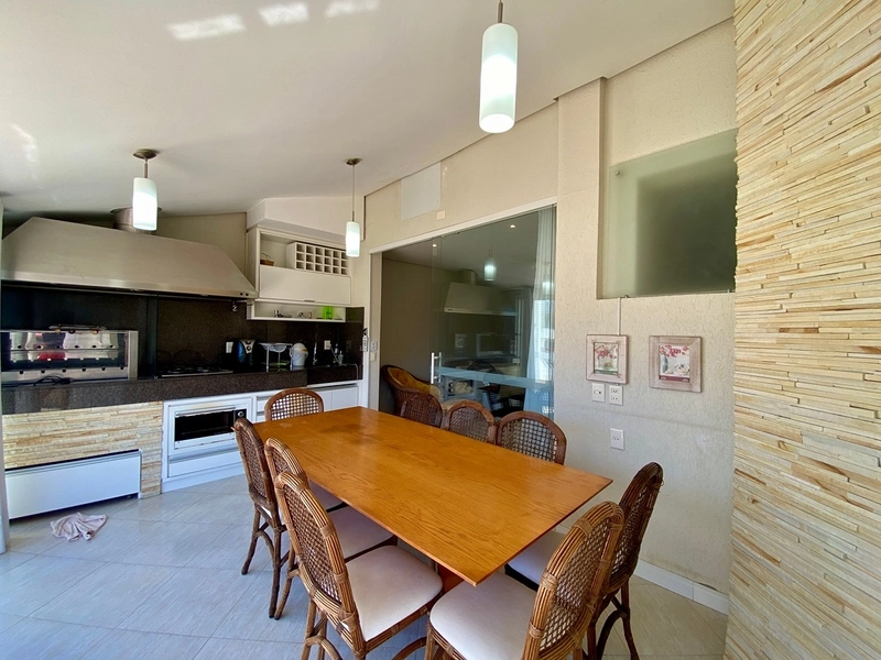 Apartamento à Venda na Praia Brava – 2 Suítes, 77m², a 50m do Mar: 4ª foto da galeria de imagens do imóvel