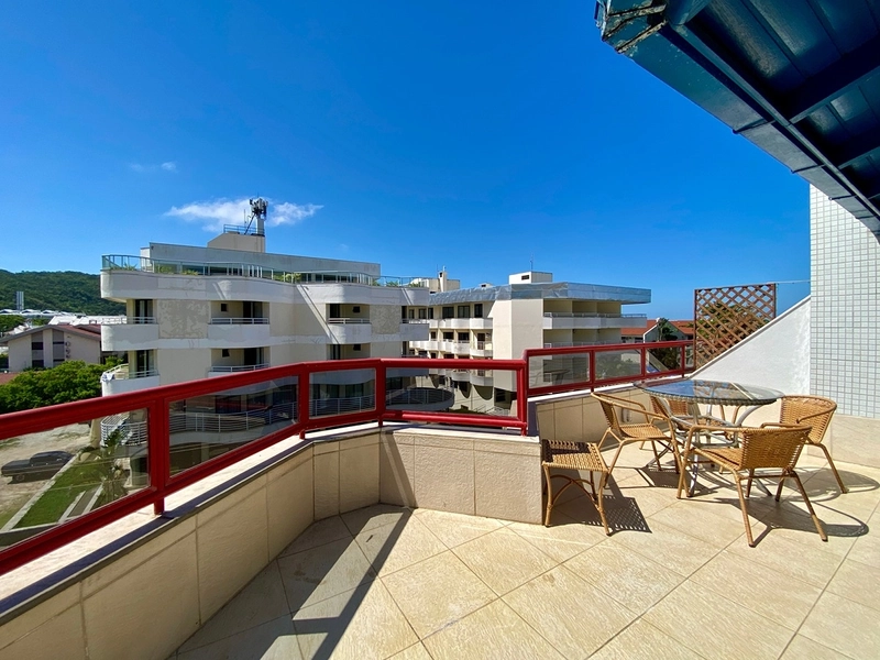 Apartamento à Venda na Praia Brava – 2 Suítes, 77m², a 50m do Mar: 2ª foto da galeria de imagens do imóvel