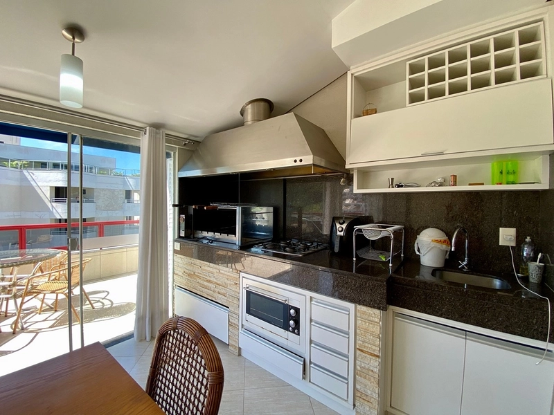 Apartamento à Venda na Praia Brava – 2 Suítes, 77m², a 50m do Mar: 5ª foto da galeria de imagens do imóvel