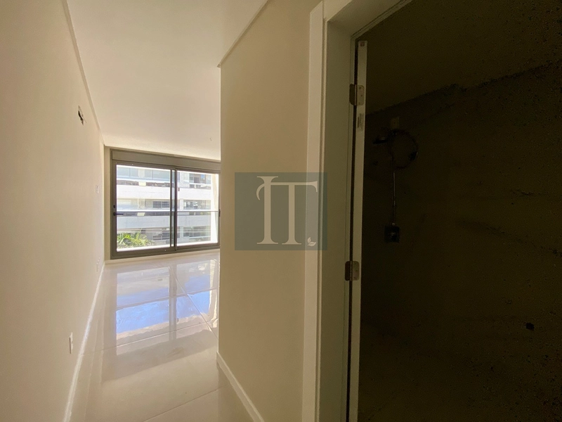 Apartamento 2 suítes à venda perto do mar em Jurerê - Florianópolis: 7ª foto da galeria de imagens do imóvel