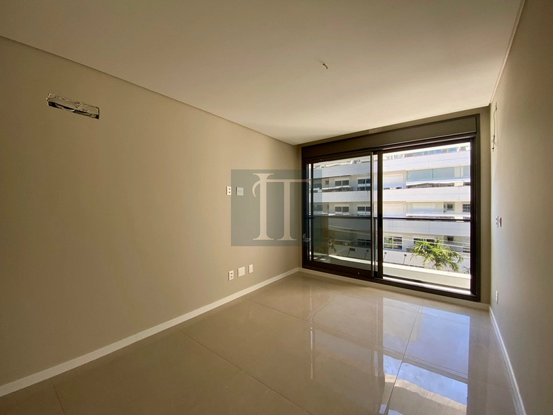 Apartamento 2 suítes à venda perto do mar em Jurerê - Florianópolis: 9ª foto da galeria de imagens do imóvel