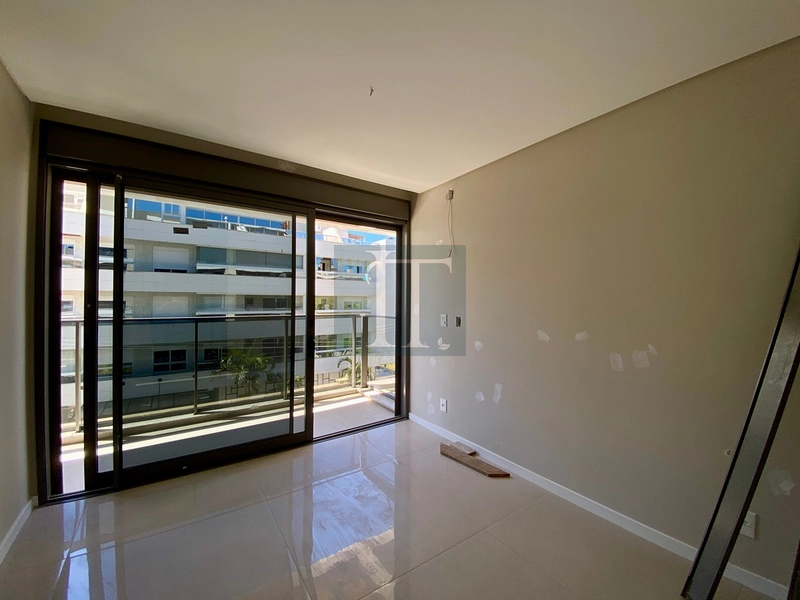 Apartamento 2 suítes à venda perto do mar em Jurerê - Florianópolis: 8ª foto da galeria de imagens do imóvel