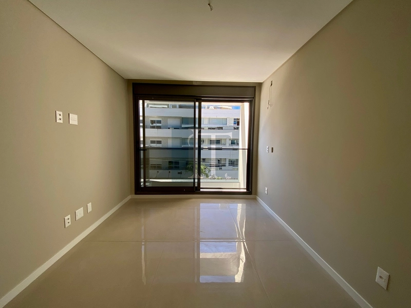 Apartamento 2 suítes à venda perto do mar em Jurerê - Florianópolis: 10ª foto da galeria de imagens do imóvel